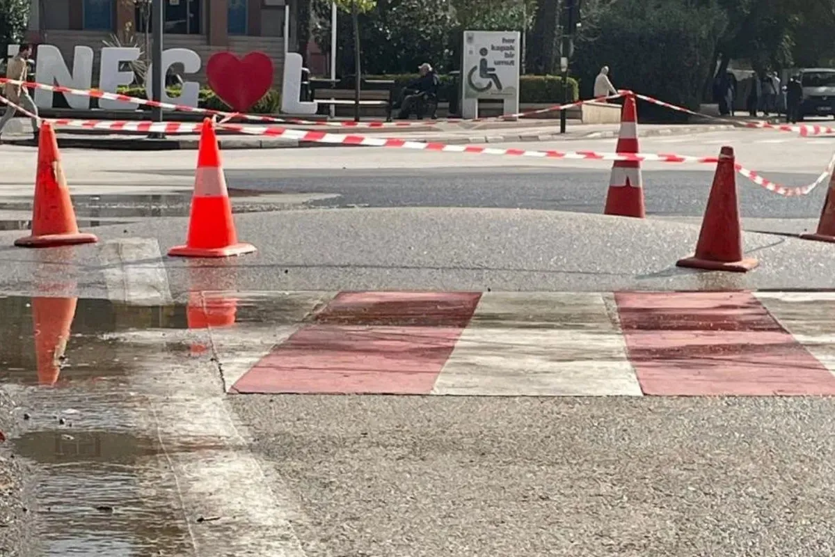 İnegöl'de tuhaf olay! Yol kabardı