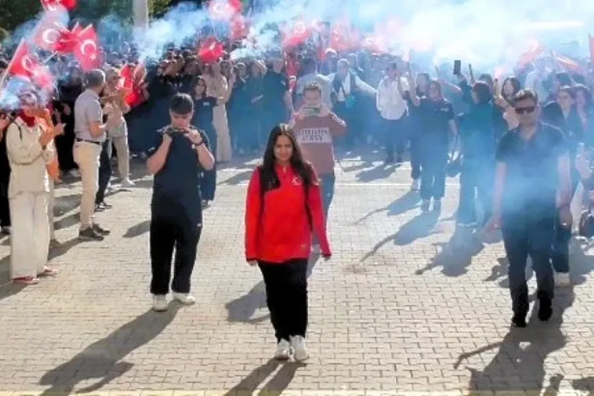 15 Yaşındaki Ayşegül Karagöz Dünya Şampiyonu Oldu