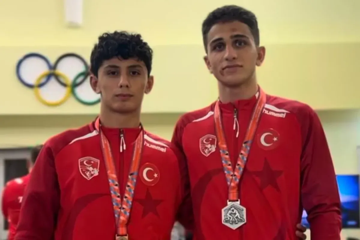 Bursa Büyükşehir Sporcuları Güreşte İki Madalya Kazandı
