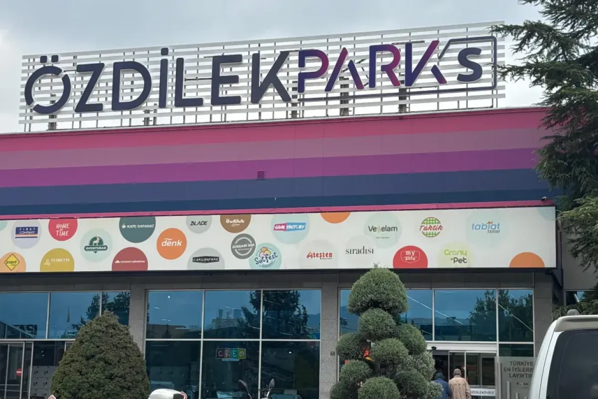 İnegöl'ün ilk AVM'si adını değiştirdi; Özdilek Parks oldu