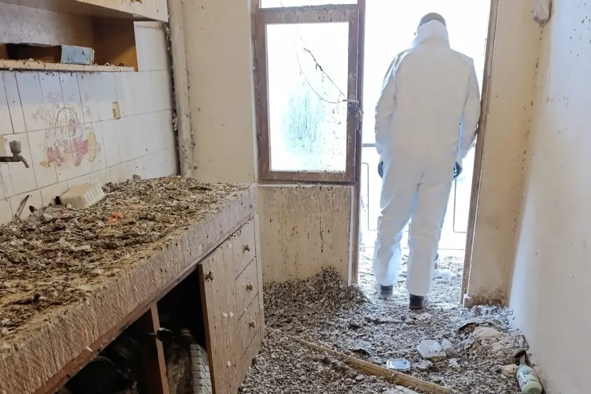 Bursa’da çöp eve dönen bina mahkeme kararıyla boşaltıldı