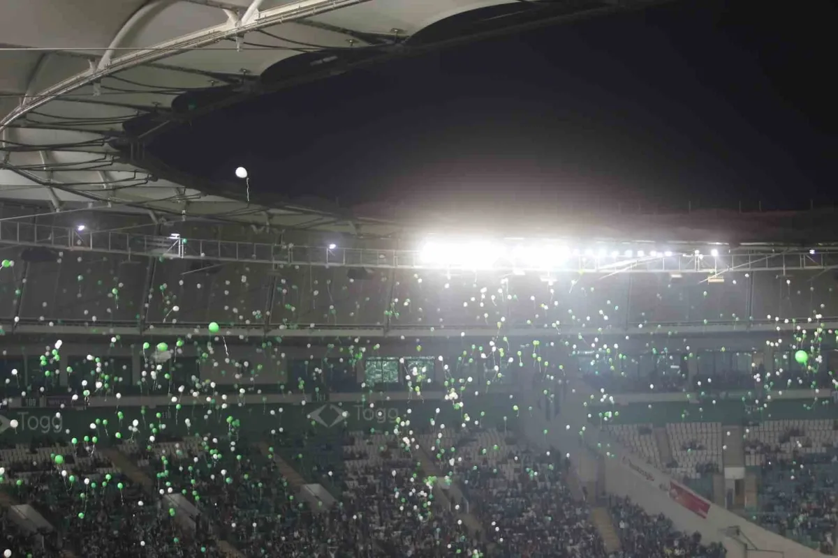 Bursaspor taraftarları minik Çağan Ata’nın mücadelesini kutladı