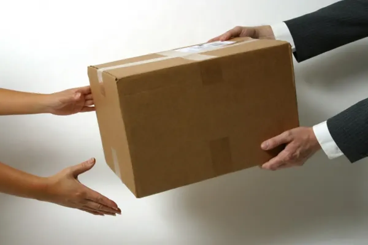 İnegöl'de kargo çalışanı paketteki bilezikleri çaldı