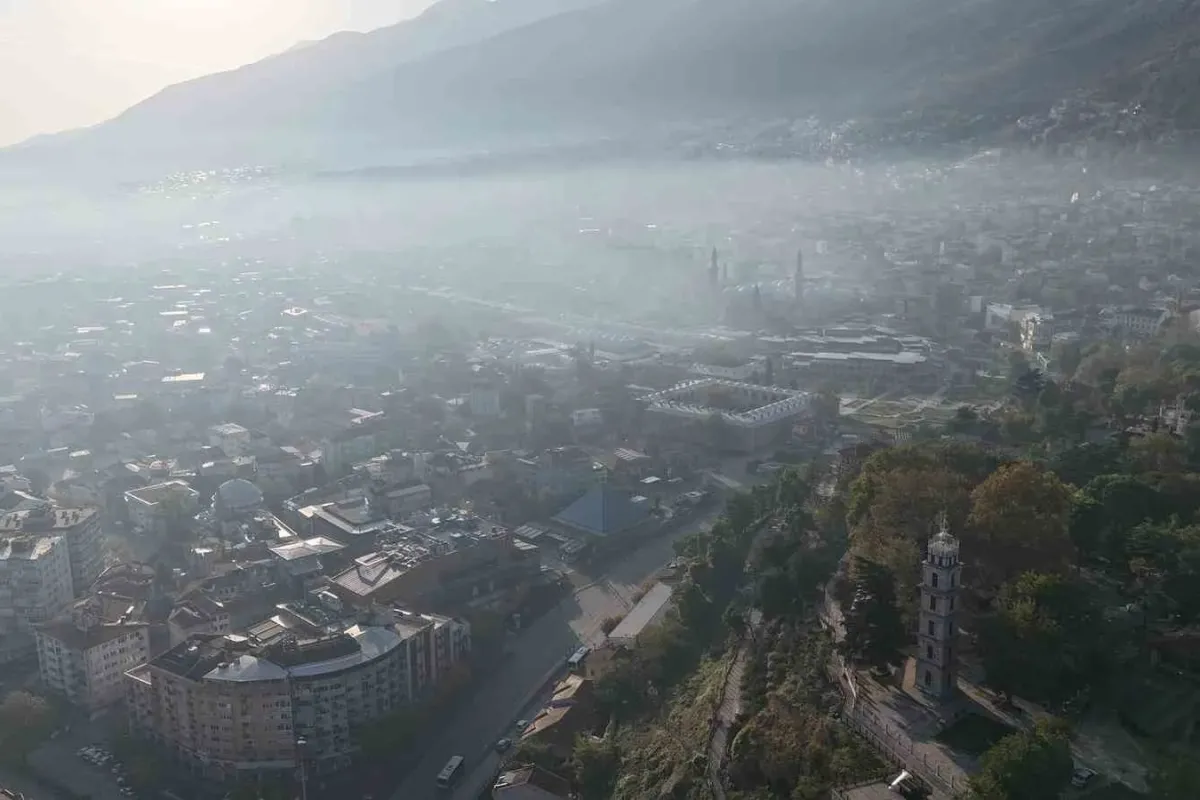 Bursa’da tarihi mekanlar, sisler arasından görüntülendi