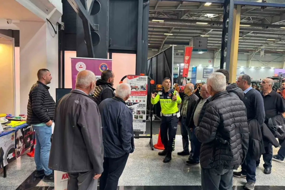 Bursa Tarım ve Hayvancılık Fuarı’nda jandarmadan traktör sürücülerine trafik eğitimi