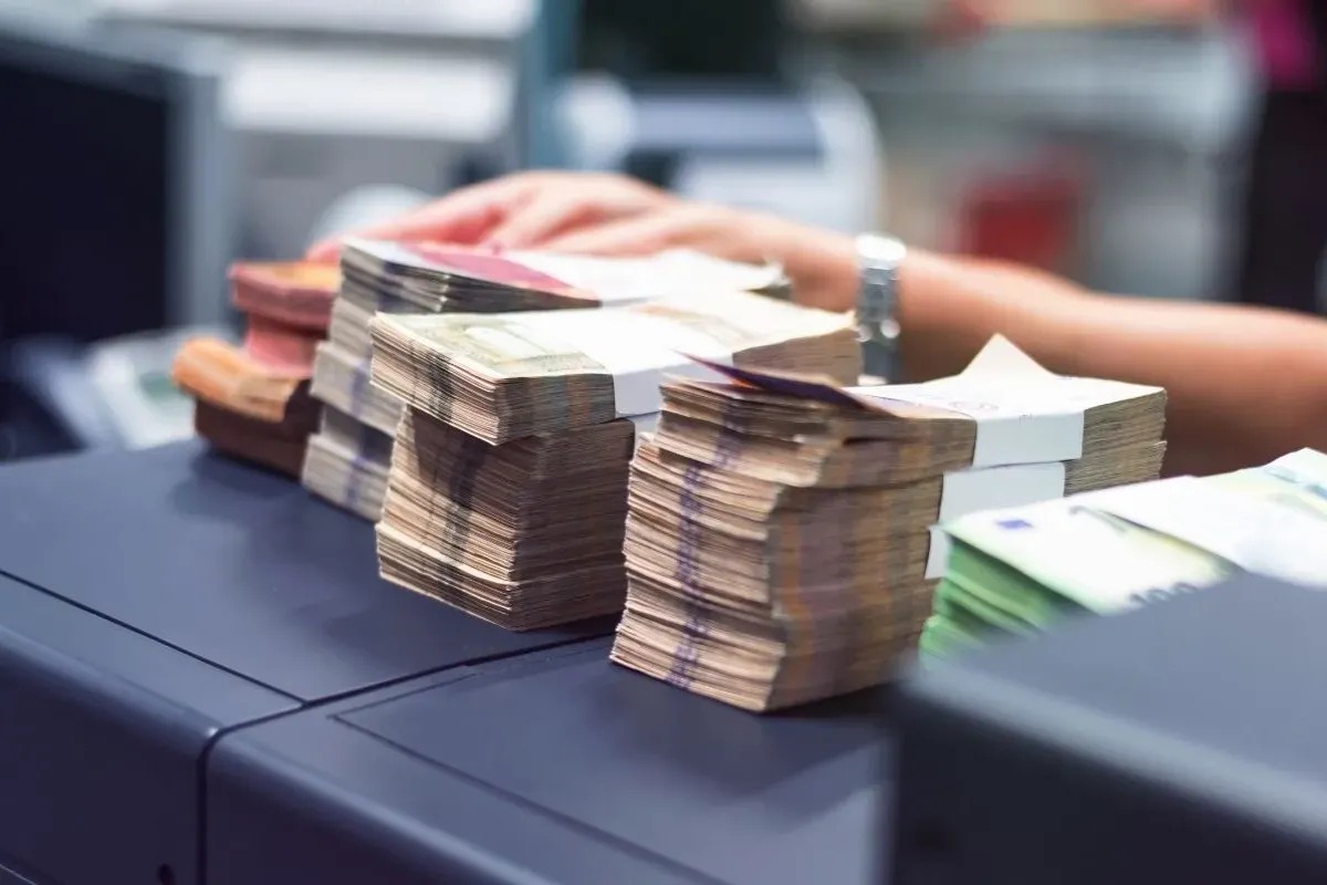 23 yıllık banka satışa çıkıyor