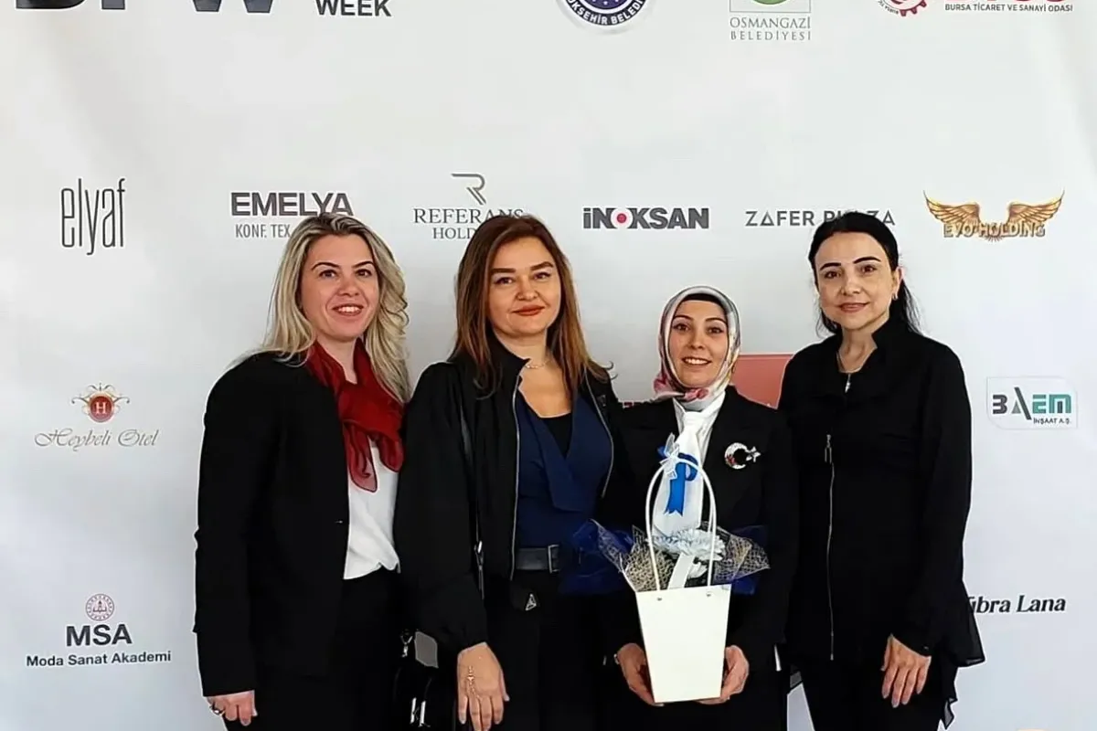SUBÜ öğrencisi Bursa Fashion Week’te üçüncülük elde etti