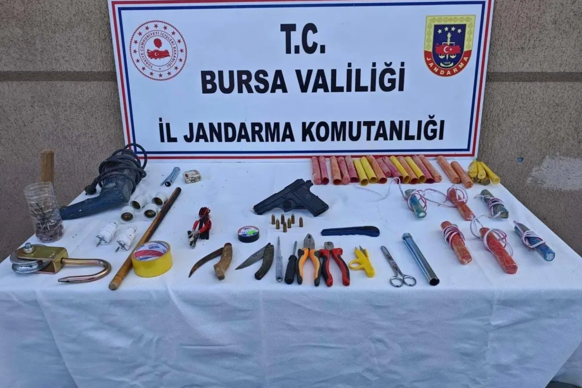 Definecilerin zulasından cephanelik çıktı