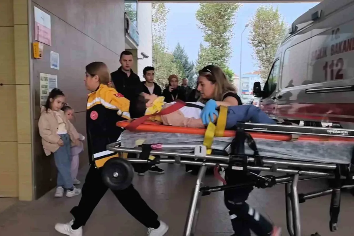 İnegöl'de 3. Katın Penceresinden Düşen 5 Yaşındaki Çocuk Ağır Yaralandı