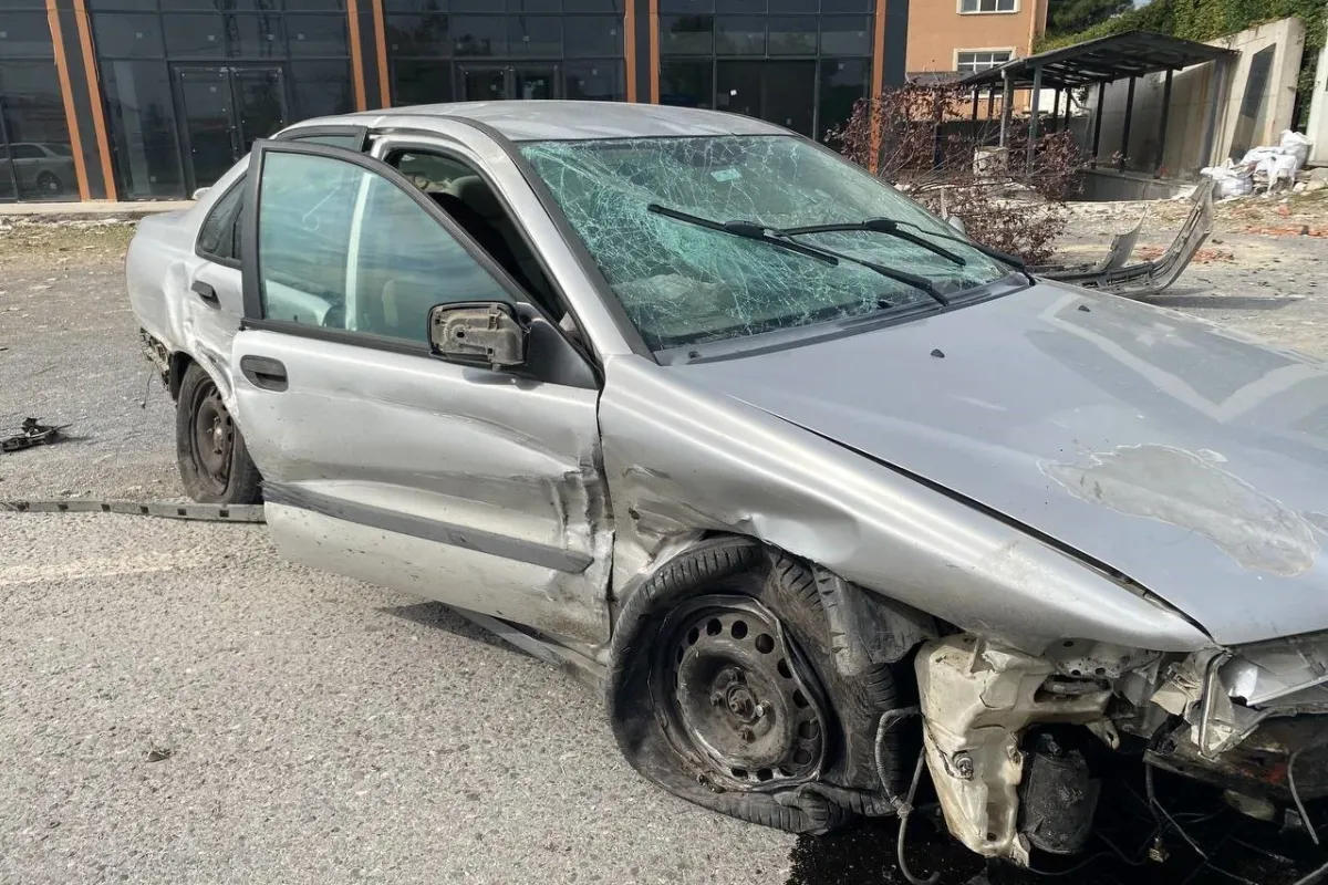 Hurdaya dönen otomobilden yaralı kurtuldu