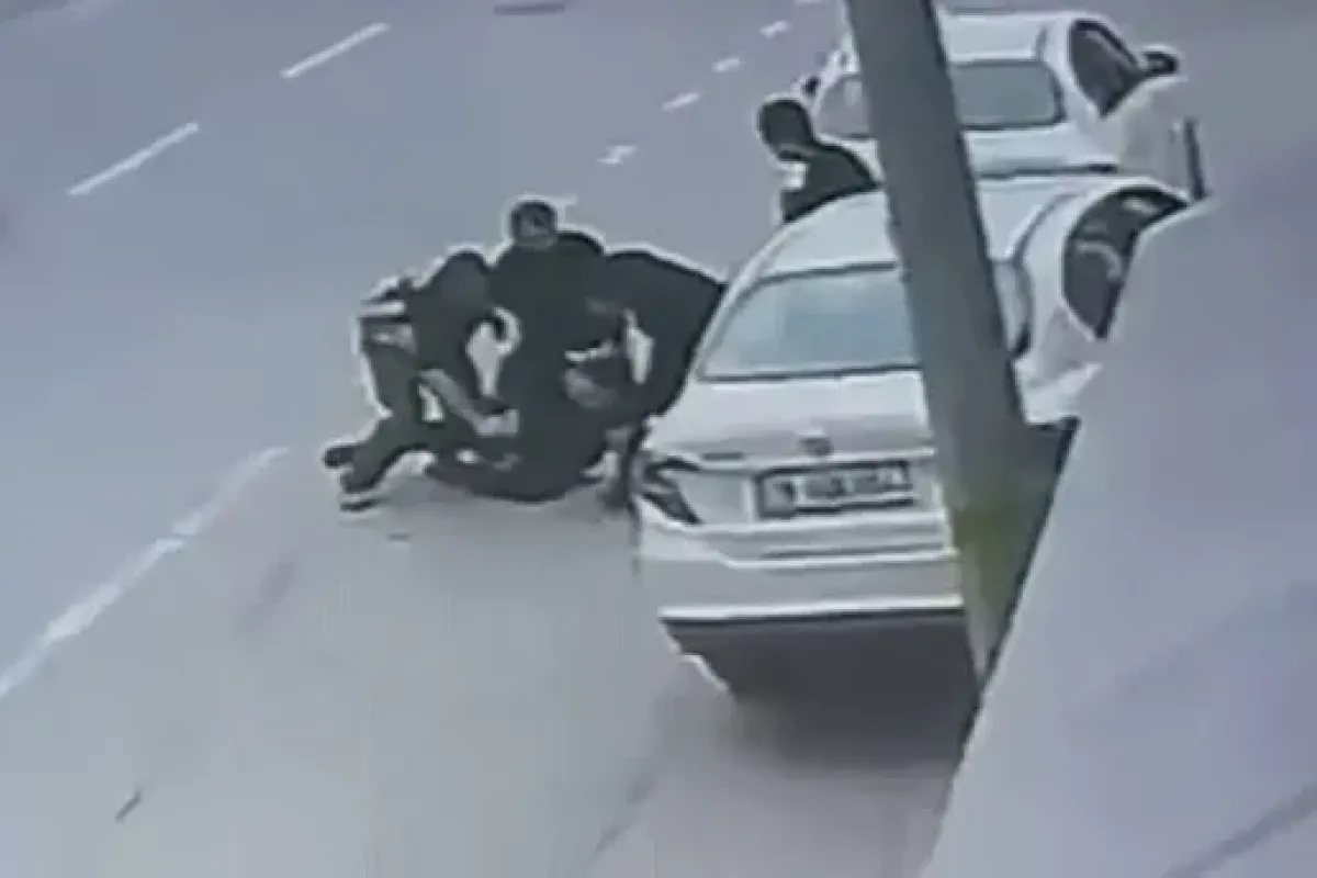 3 kişi bir anda üzerinde çullandı! Nedeni ise sonra ortaya çıktı