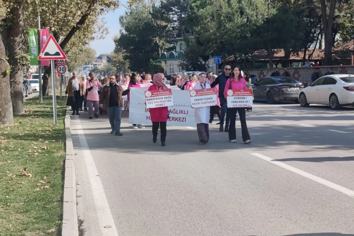 İnegöl’de Kanser Farkındalığı İçin Pembe Yürüyüş Düzenlendi
