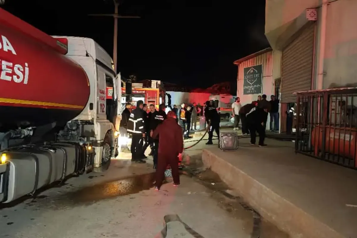 İnegöl'de mobilya deposunda yangın!