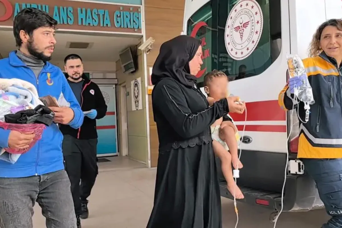 İnegöl'de feci olay! Küçük bebek yanan ateşe düştü
