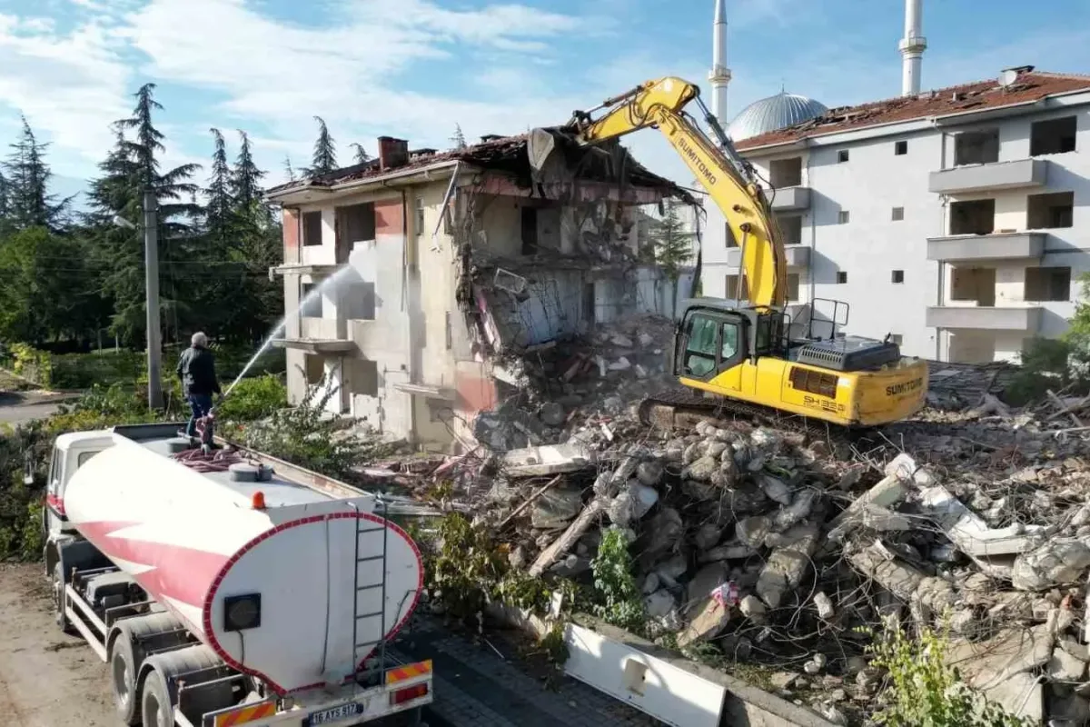 İnegöl Belediyesi Turgutalp Kentsel Dönüşüm Projesi 2. ve 3. Etap Yıkım Çalışmalarına Başladı