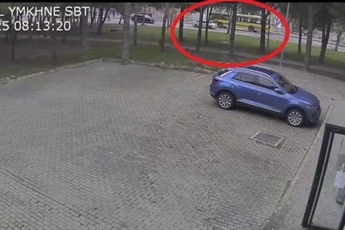 Kampüs içinde belediye otobüsü kadına çarptı: Kaza anı kamerada