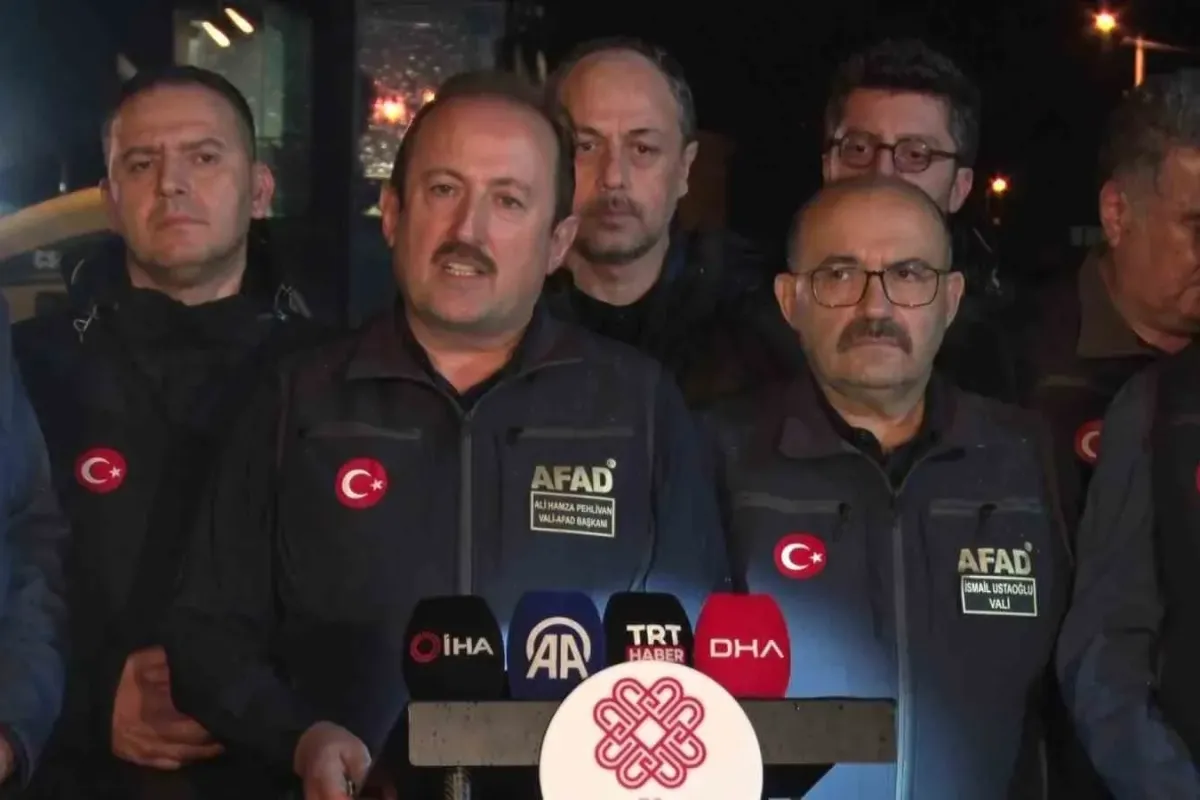 Sındırgı'daki Depremin Ardından AFAD'dan Konteyner Yardımı