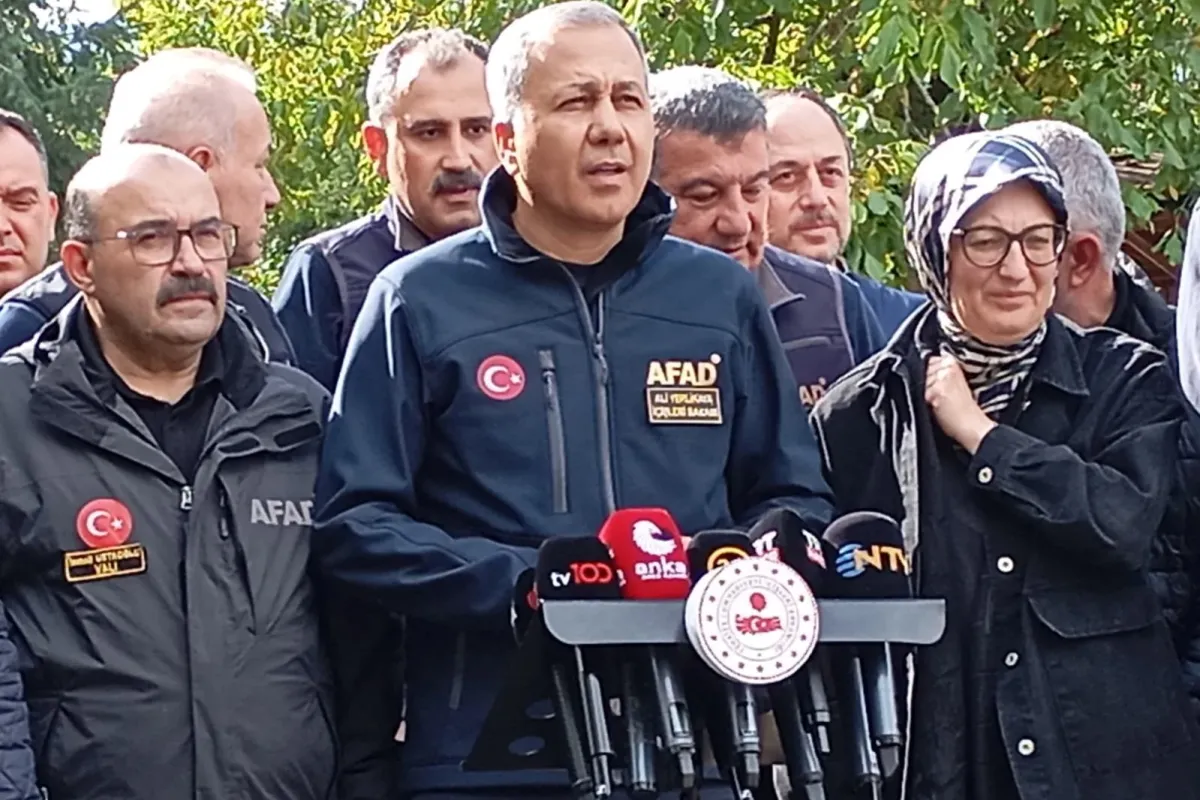 Bakan Yerlikaya: "112’ye 507 ihbar geldi, sadece 30’u hasarla ilgili"