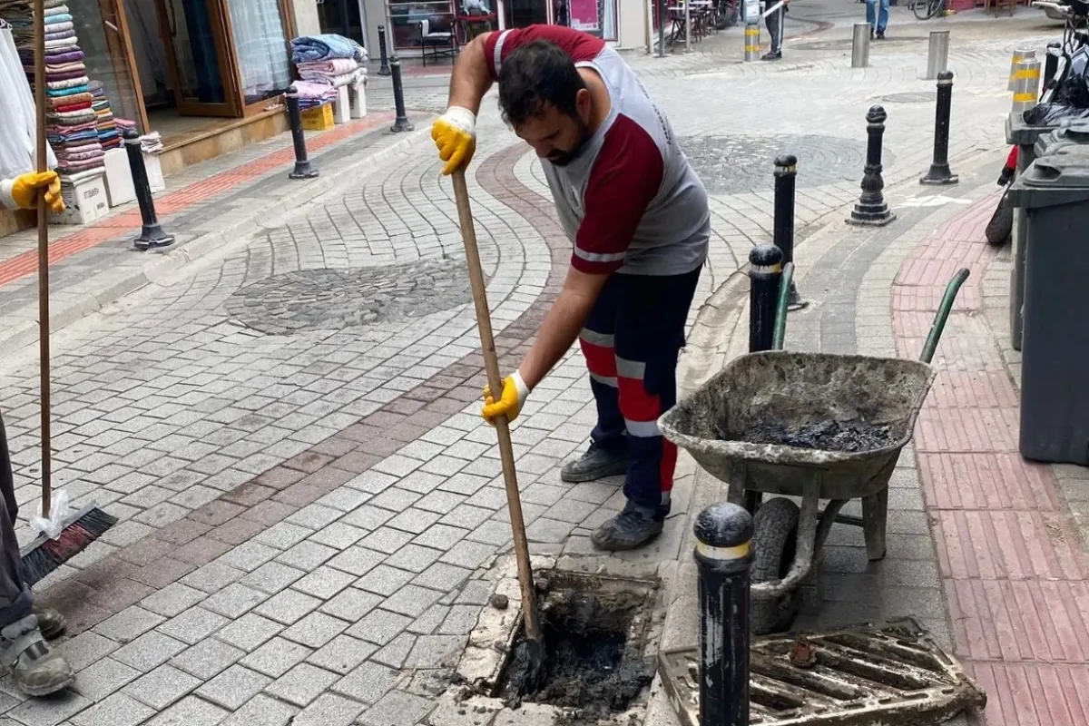 İnegöl Belediyesi’nden örnek destek: Rögar temizliklerinde BUSKİ’ye katkı