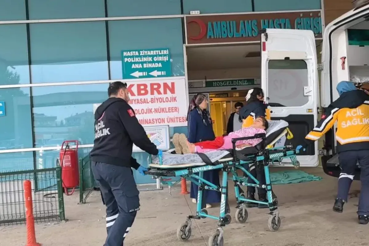 İnegöl'de küçük çocuk demir kapının altında kaldı!