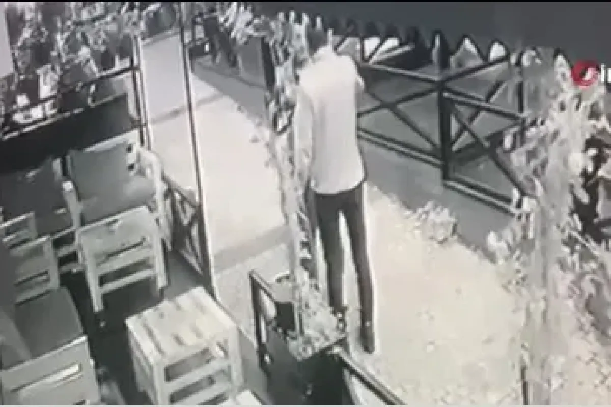 Mekana alınmayınca 4 kişiyi birden vurdu