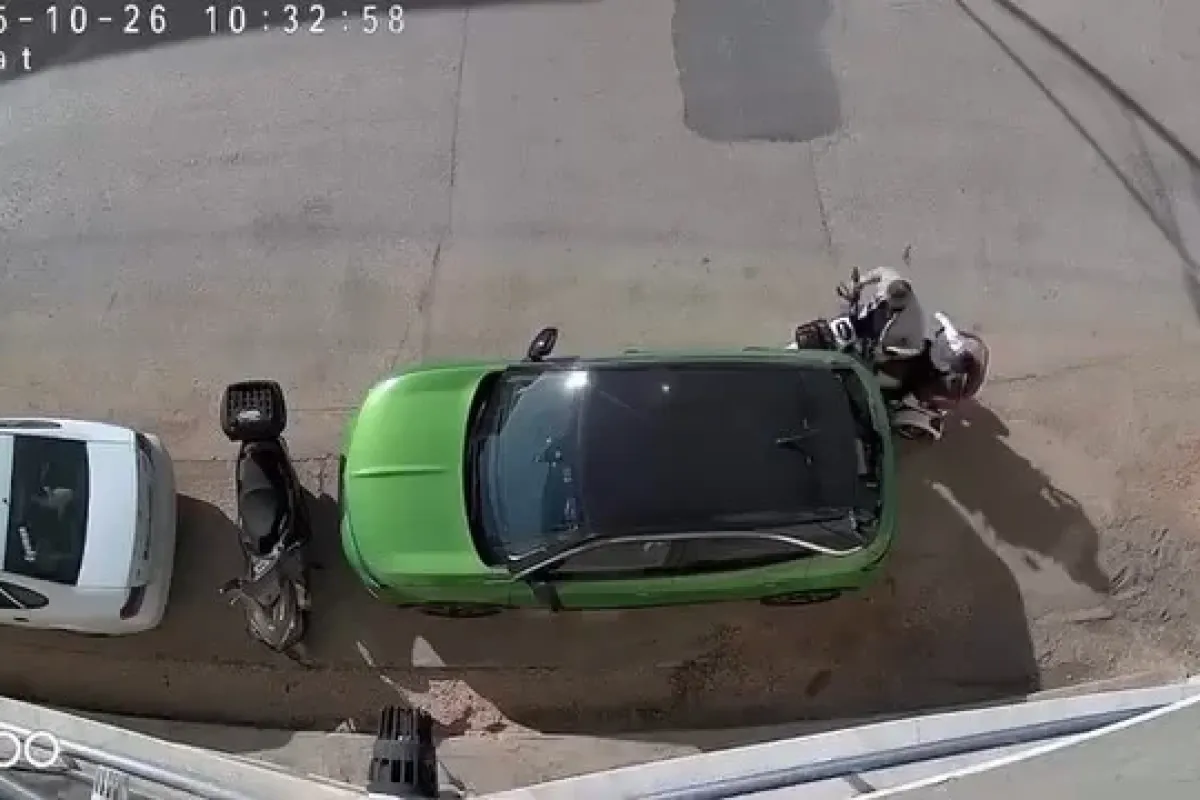 Park halindeki otomobile çarpıp hiçbir şey olmamış gibi kaçtı