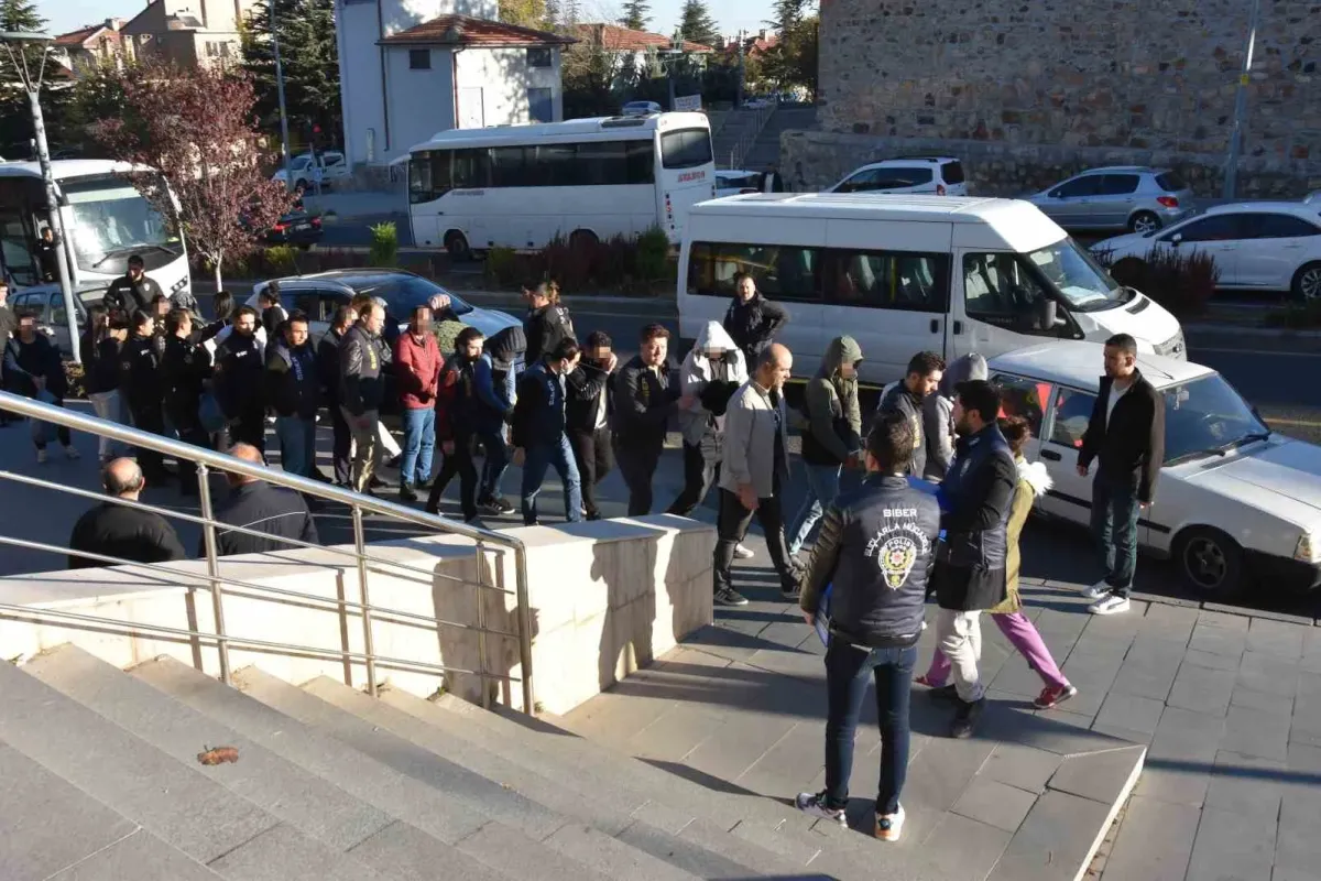 Öğretmen olacaktı, çete lideri oldu
