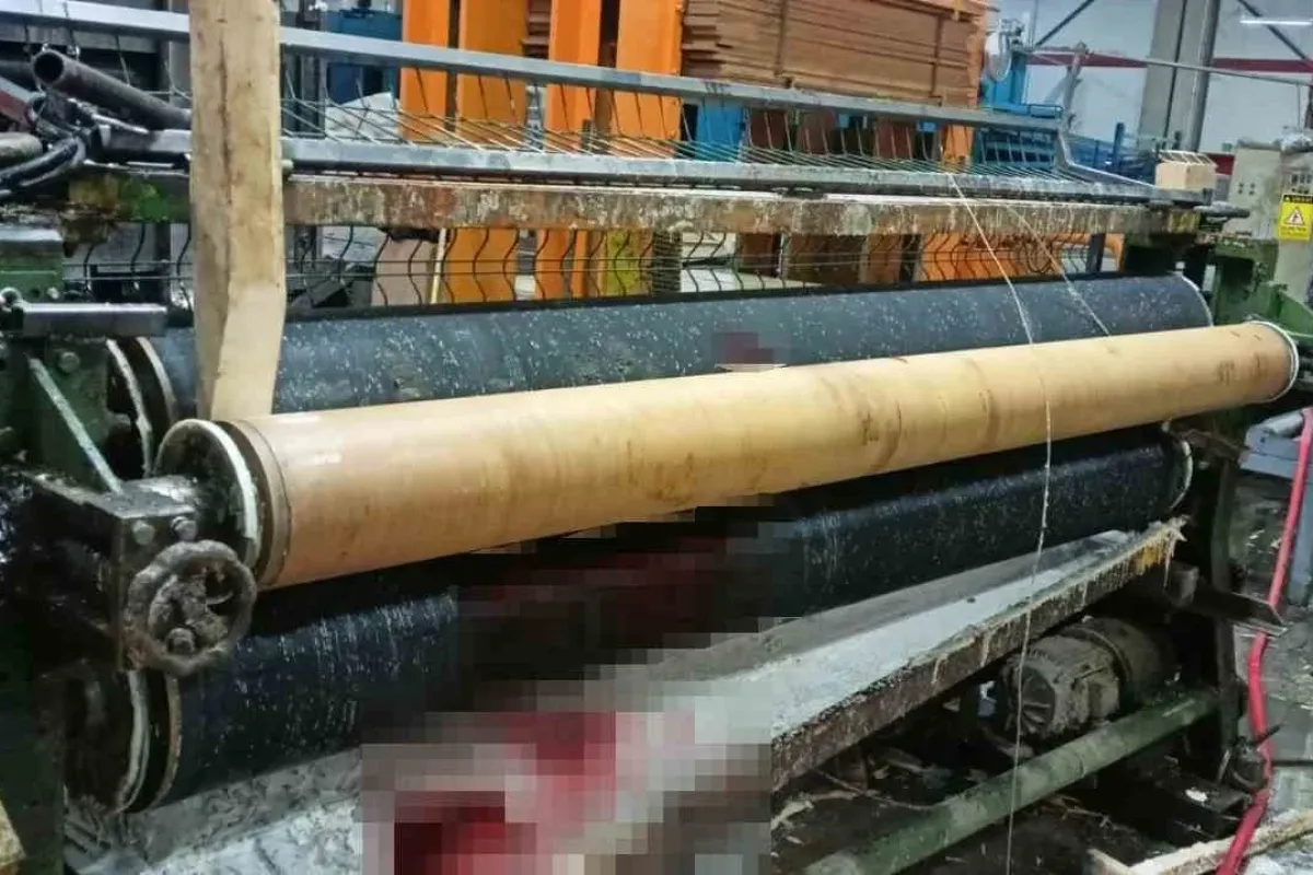 Silindir makinasına elini kaptıran işçi ağır yaralandı