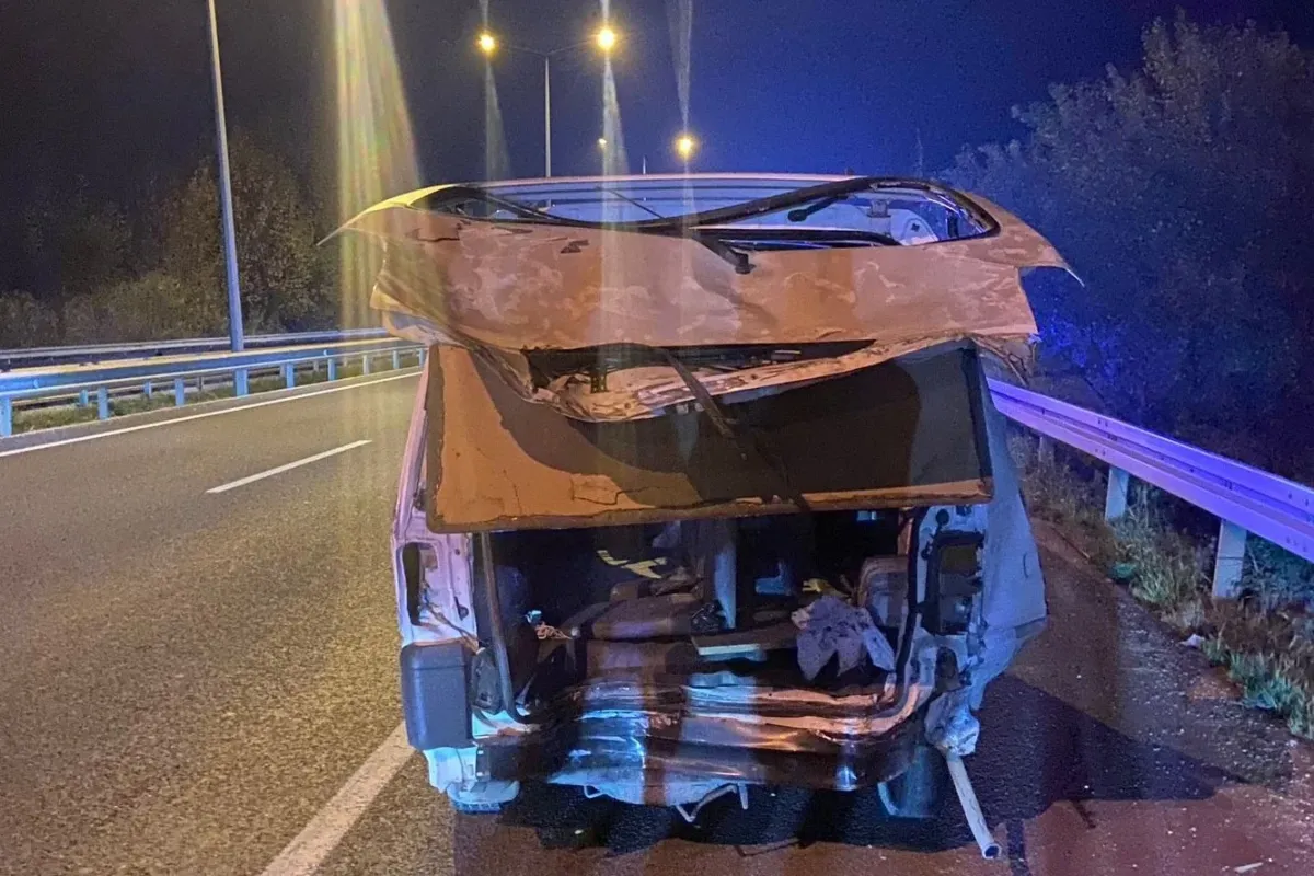 Bursa’da kamyonet hafif ticari araca çarptı: 1 ölü, 4 yaralı