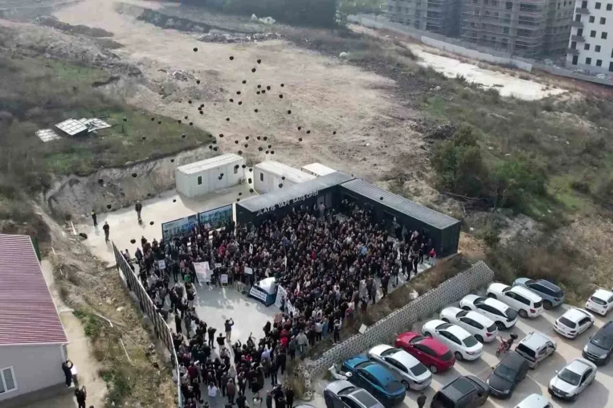 Mağdurlar gökyüzüne siyah balon bıraktı