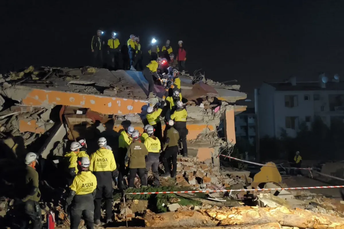 ANDA İnegöl’de enkaz altında zamanla yarıştı