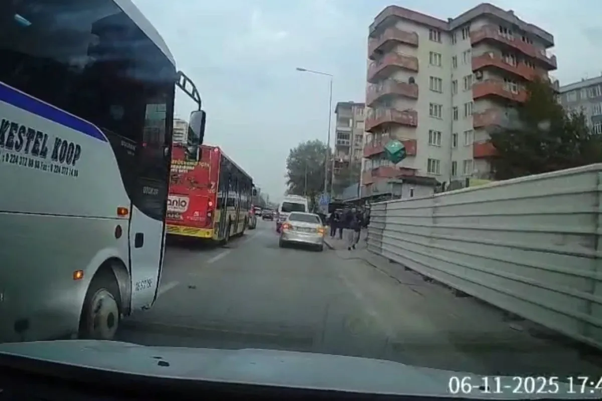 Bursa’da trafikte yol verme tartışması kamerada
