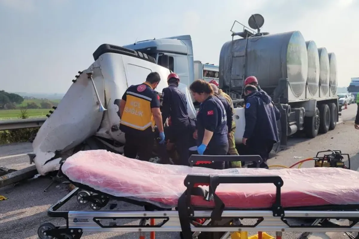 Feci olayda sürücü kabinde sıkıştı!