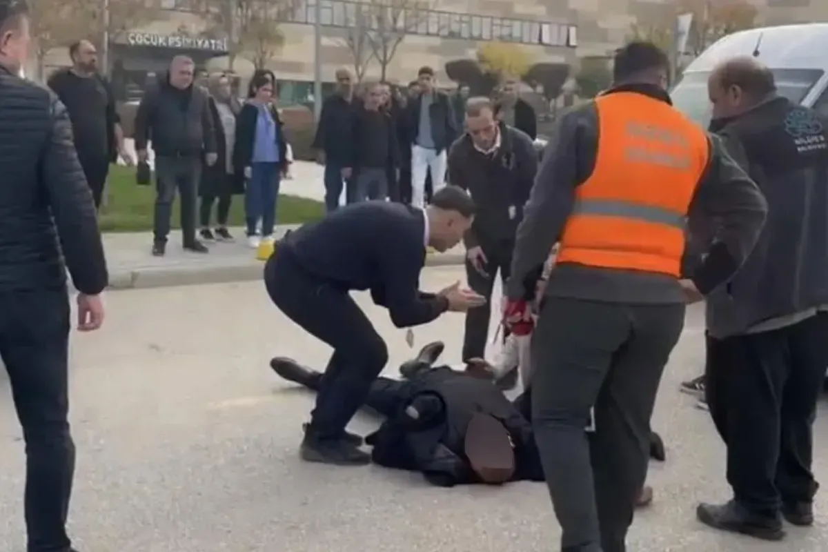 Hastane önünde feci kaza!