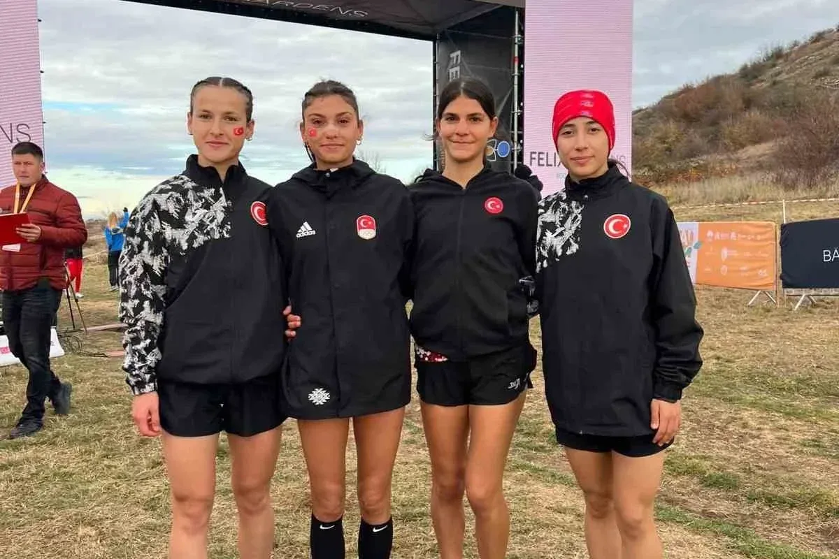 Eskişehirli Sporcu Elif Naz Köseoğlu, U20 Kadın Milli Takımı ile Balkan Kros Şampiyonası'nda Şampiyon Oldu