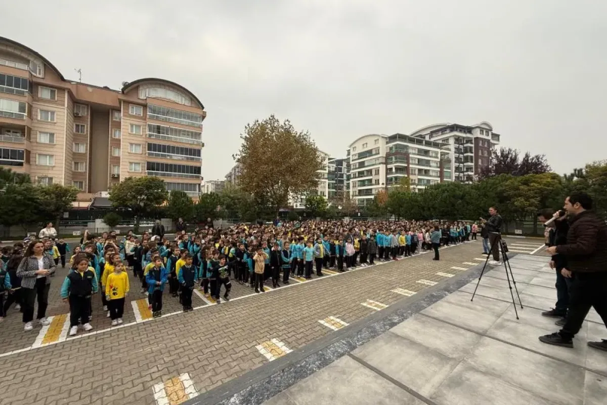 Binlerce öğrenci derse böyle başladı