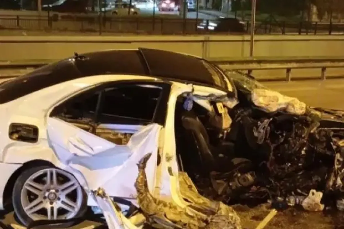 Feci kazada çok sayıda kişi yaralandı, bir kişi ise araçta sıkıştı