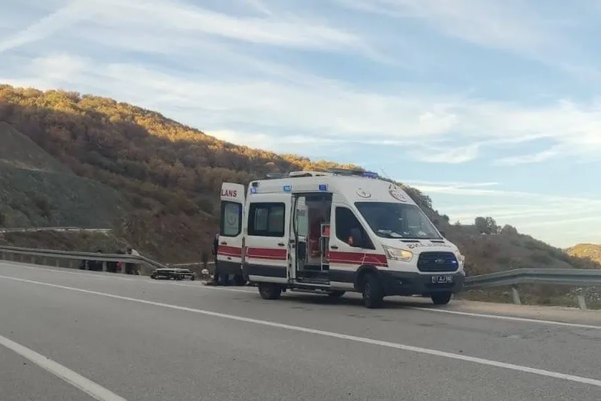 Elektrik direğine çarpan aracın sürücüsü yaralandı