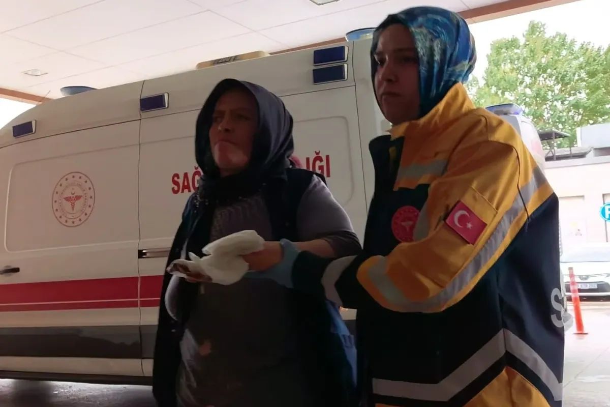 Elleri merdaneli ütüye sıkışan kadın yaralandı