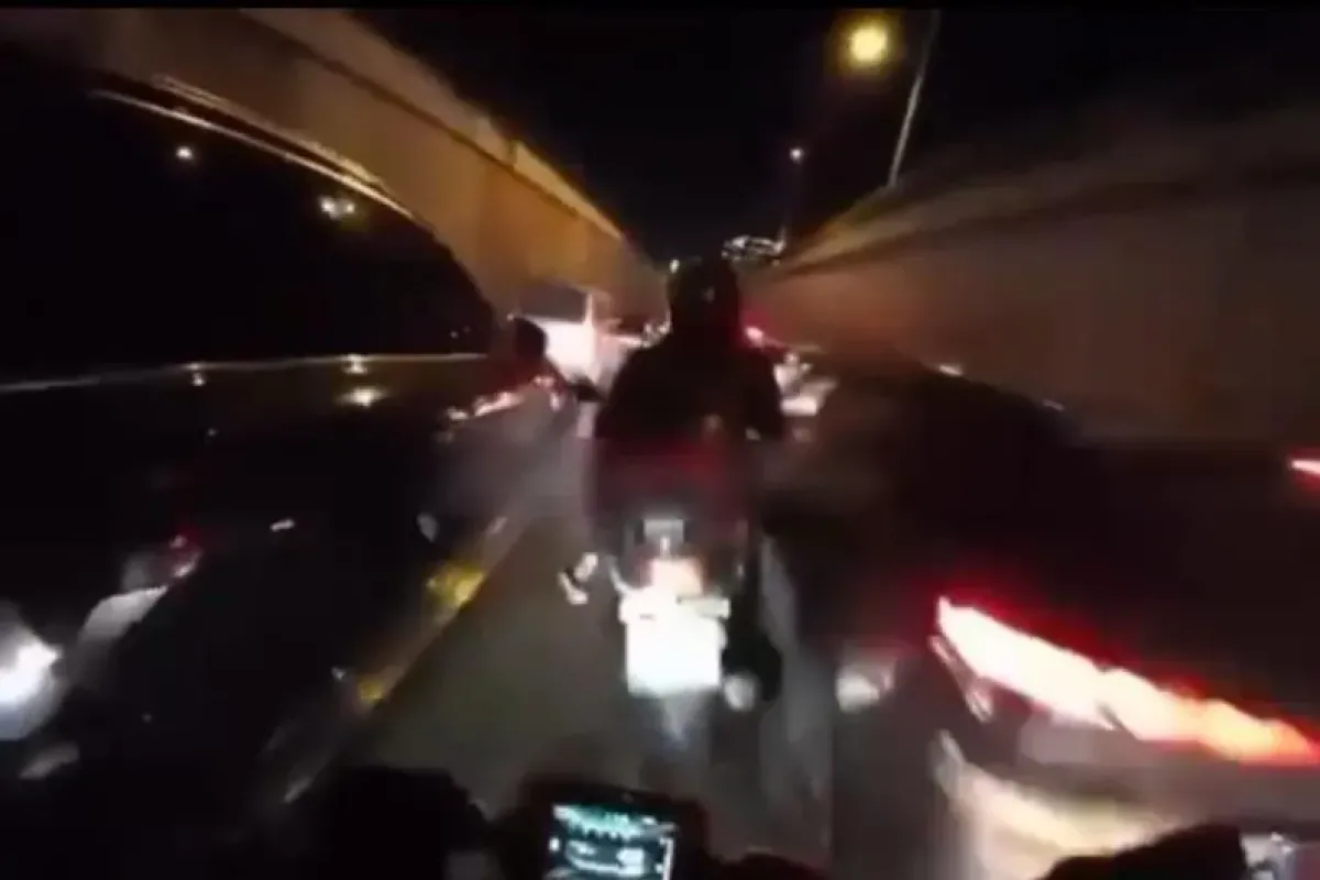Makas atan motosikletli hastanelik oldu!