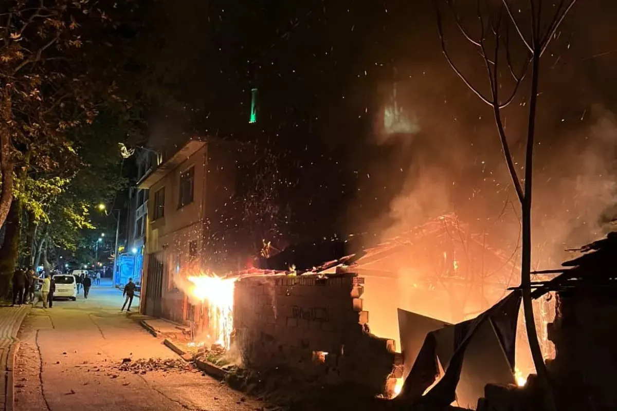 İnegöl Yeniceköy’de Ahşap Binada Korkutan Yangın!