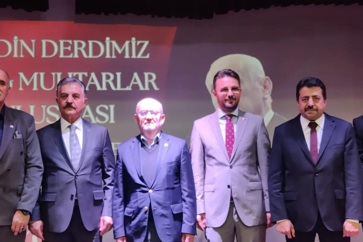 İnegöl'de günün karesi, iki aday yan yana aynı karede