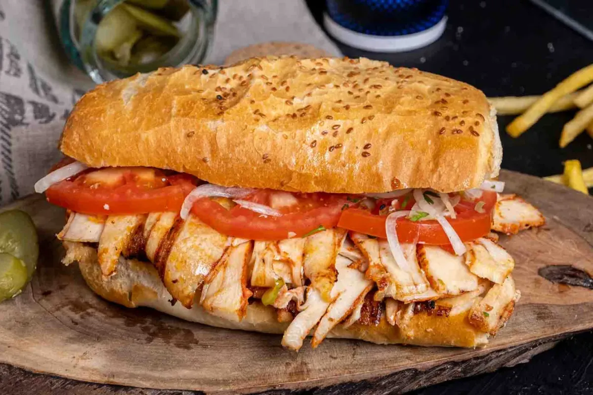 İnegöl'de 3 işçi yedikleri dönerden zehirlendiler