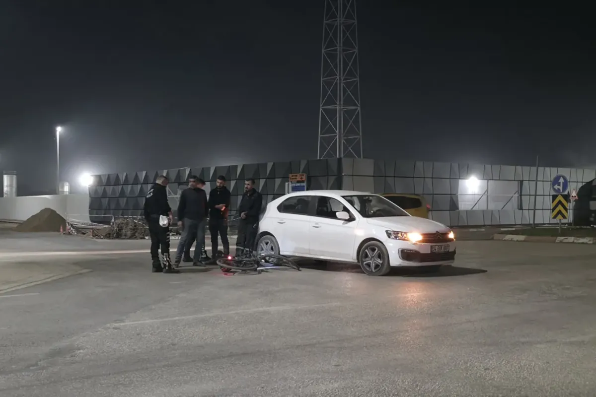 Otomobil ile bisiklet çarpıştı