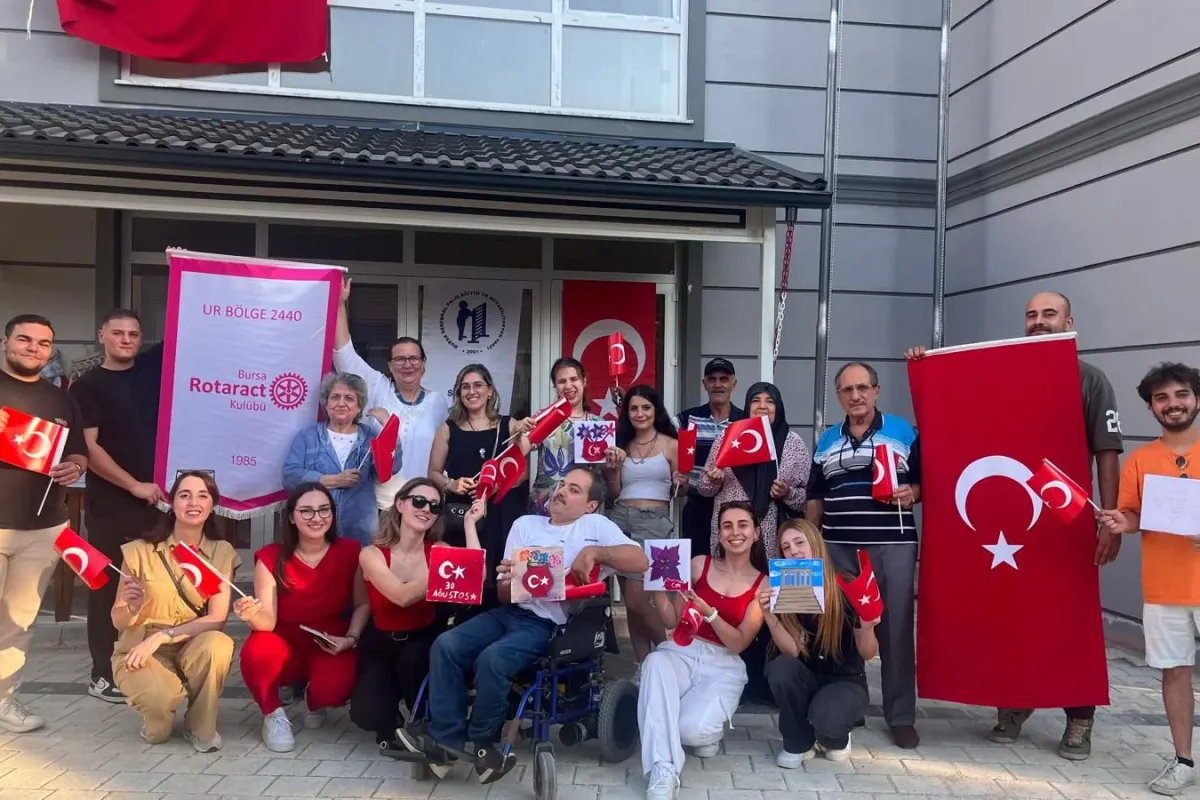 Bursa Rotaract Kulübü, Cumhuriyet Yolu Projeleri ile Topluma Işık Tutuyor