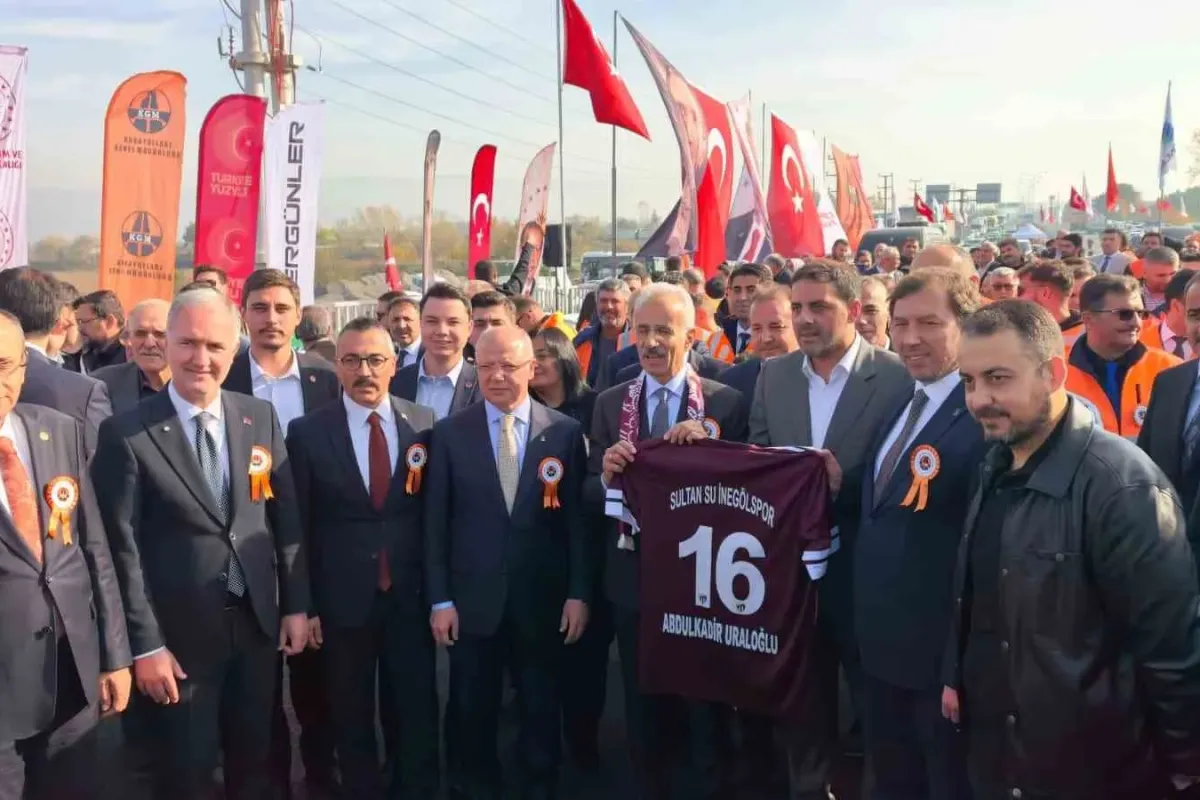 Bakan Uraloğlu: "Öümüzdeki yıl Bursa’mıza yüksek hızlı trenle seyahat edeceğiz"