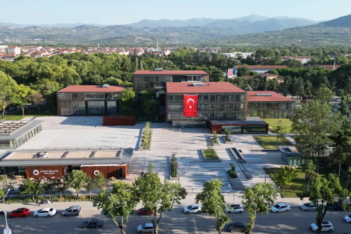 İnegöl’de 1000 üniversite öğrencisine maddi destek