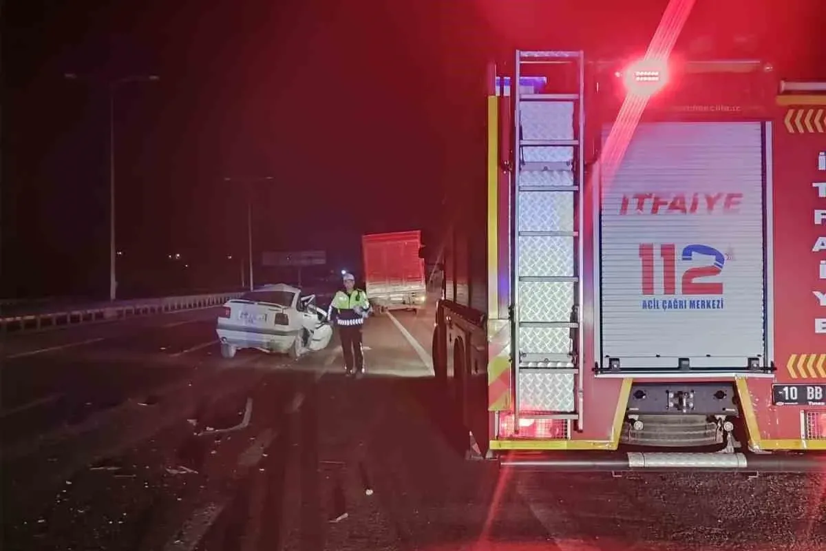Balıkesir Susurluk’ta tır kazası: Genç sürücü hayatını kaybetti