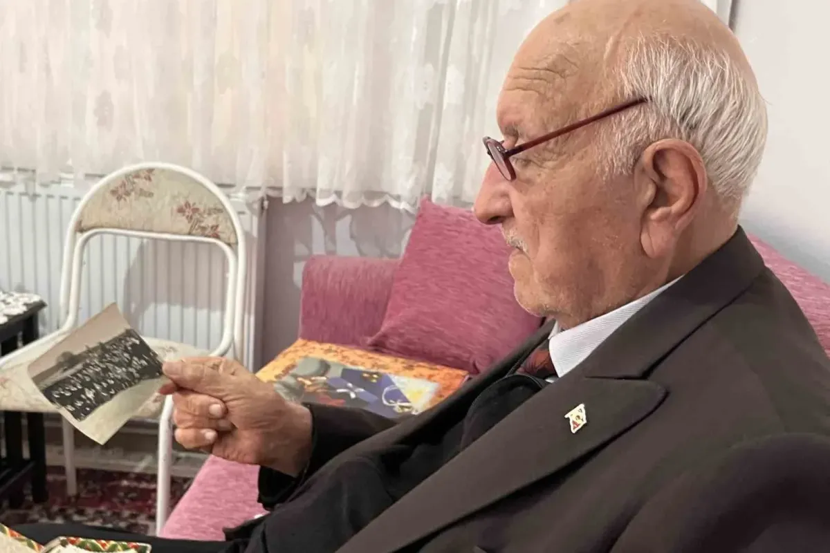 Hayrabolu’nun 85 yaşındaki emekli öğretmeni Öğretmenler Günü’nü bekliyor