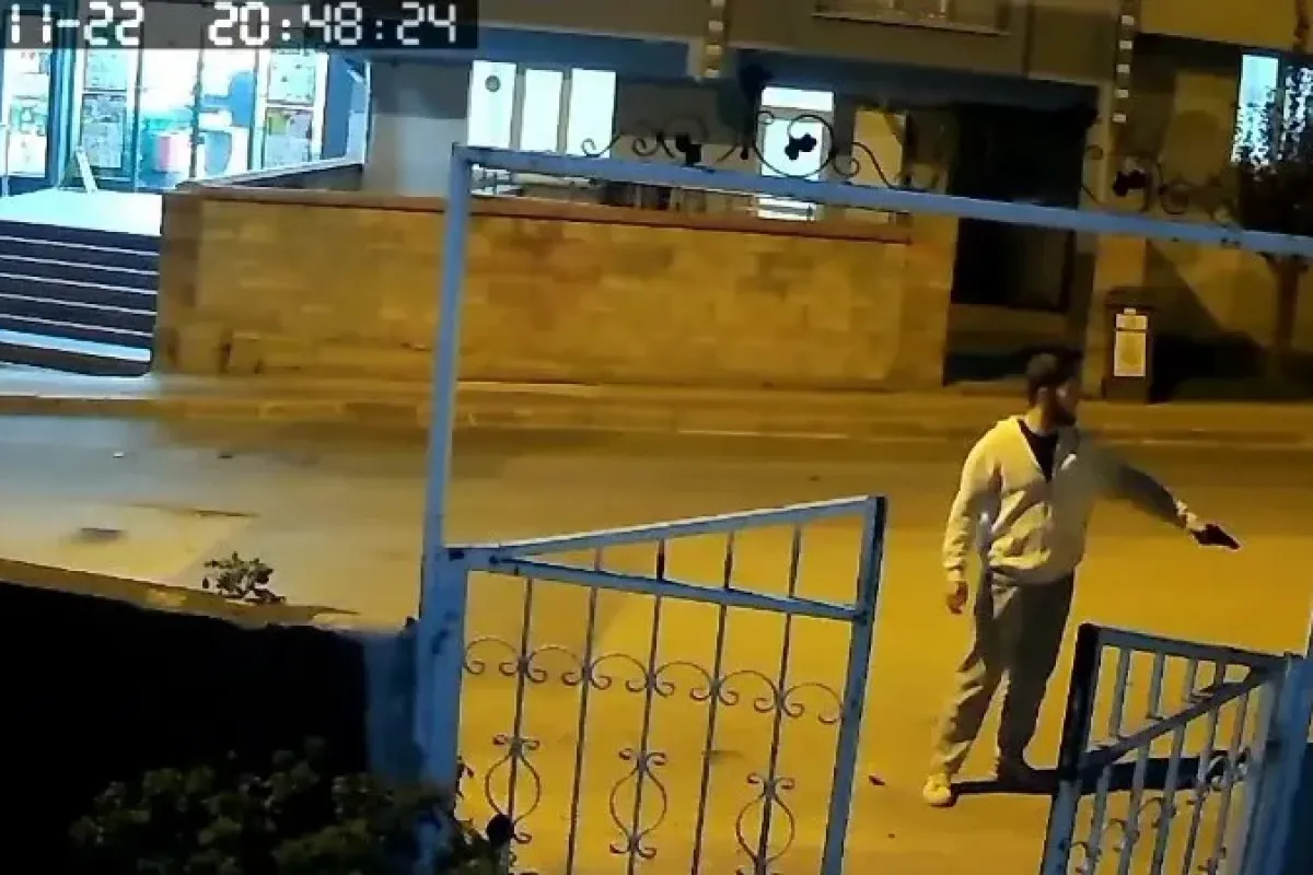 İnegöl'de sokak ortasında genç kıza silah çekti